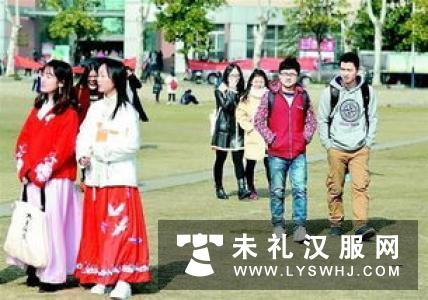 穿汉服行古礼 福建师大学生举办成人礼